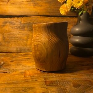 Kézzel faragott fa váza
